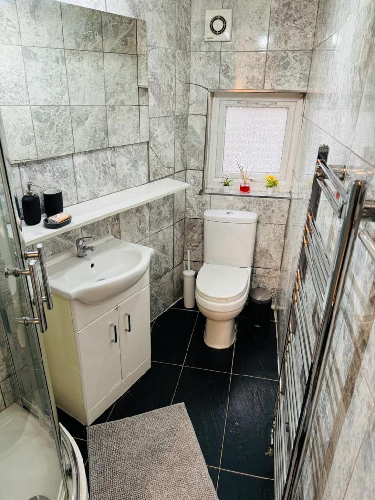 לונדון Willesden J Guest Home 4 מראה חיצוני תמונה